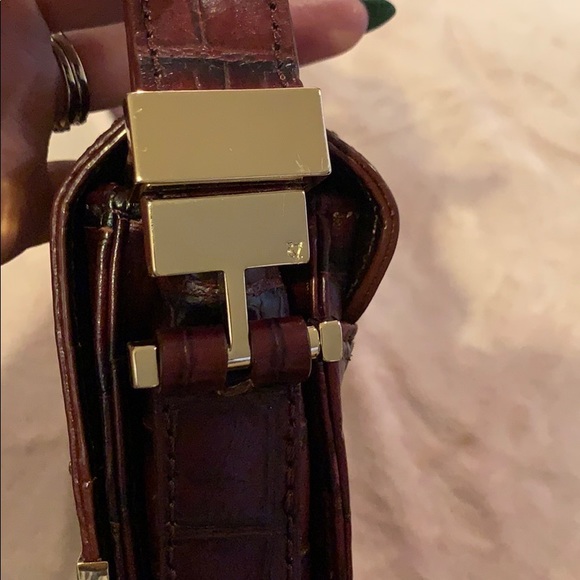 Vince Camuto VC Signature Leather Crossbody Bag - Picture 7 of 7